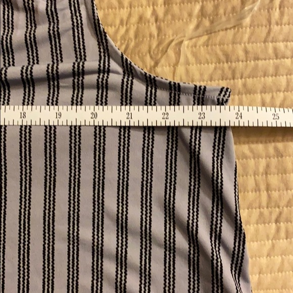 Lane Bryant V Neck Sleeveless Top - Picture 7 of 8